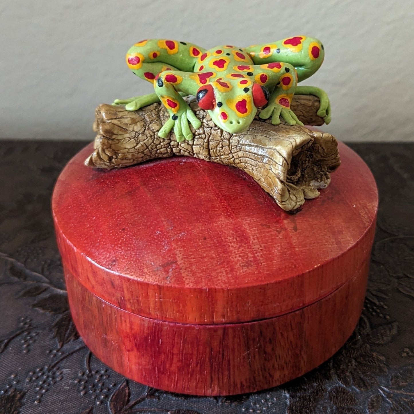 Frog on a Log Box