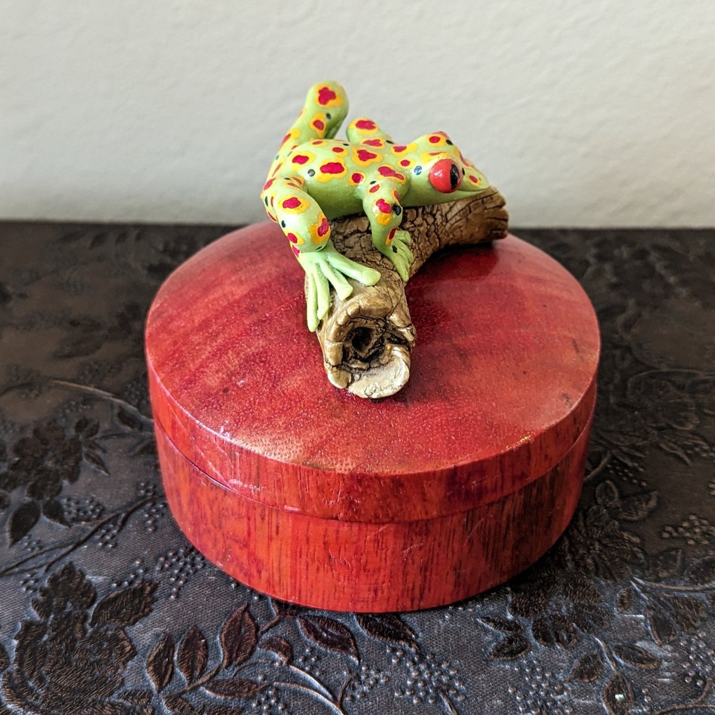 Frog on a Log Box