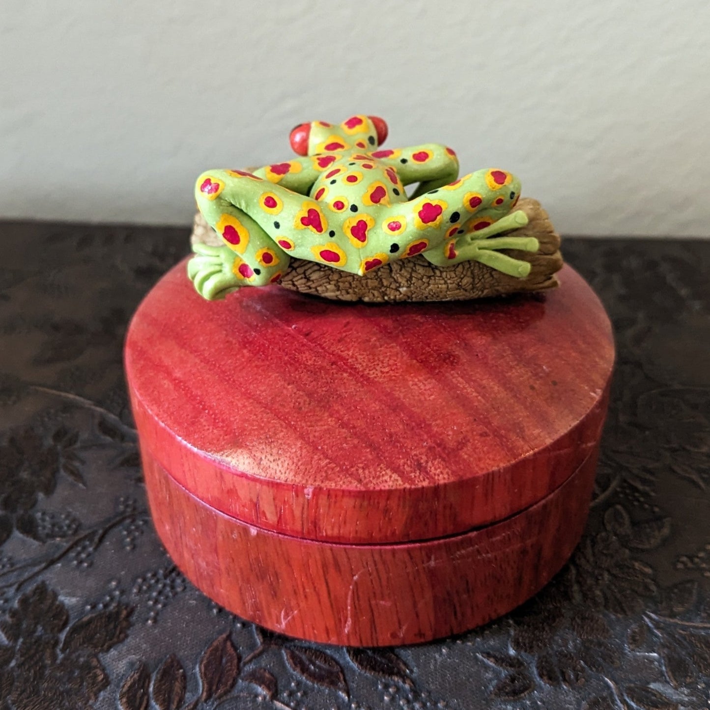 Frog on a Log Box