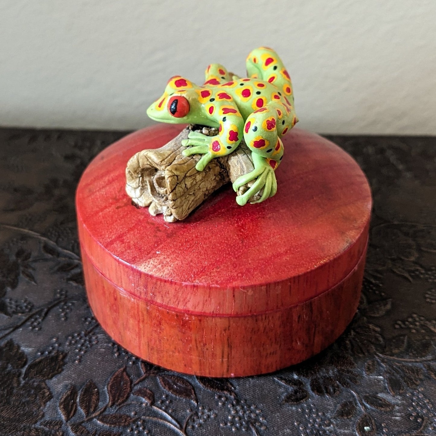 Frog on a Log Box